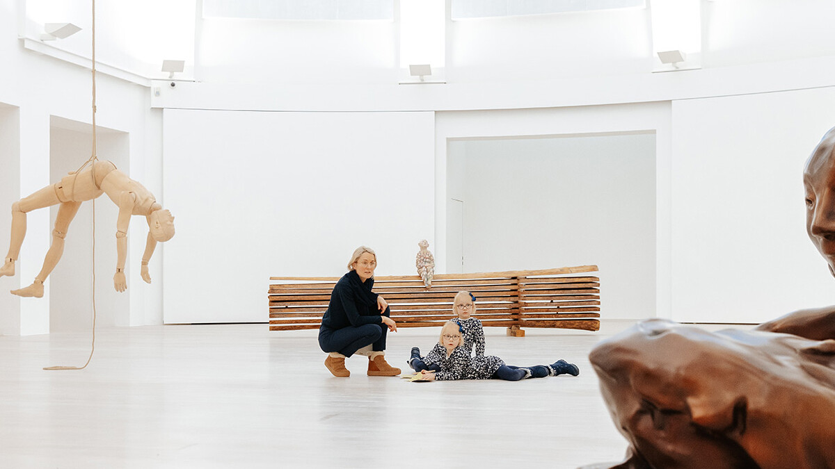 kestnerkids in der Ausstellung Multiface von Paloma Varga Weisz, Foto: Andre Germar