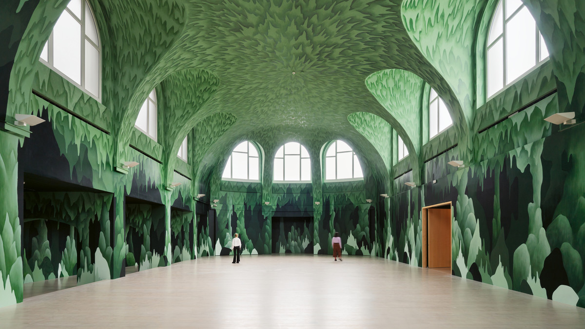 Die Grotte von Nicolas Party mit Personen.